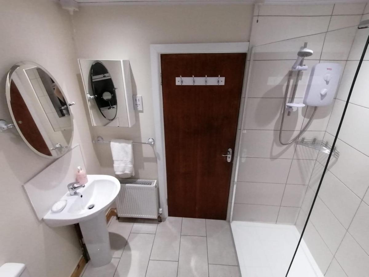 Spacious 5 Double Bed Bedroom Bungalow Near Belfast Лисберн Экстерьер фото